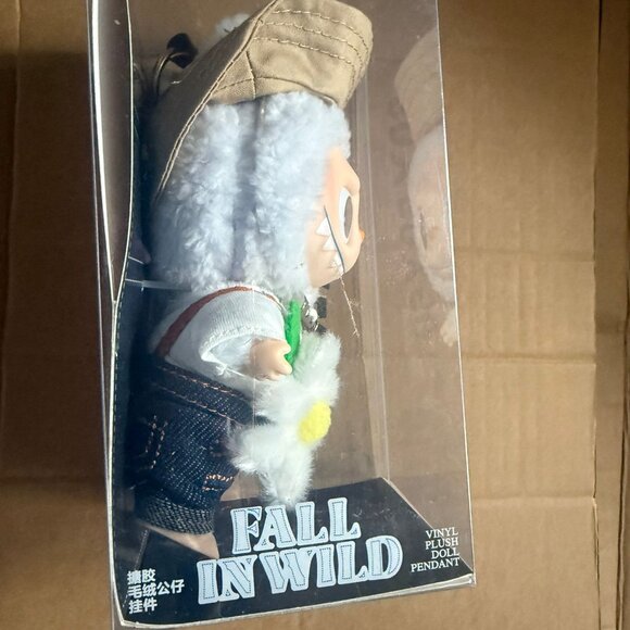 POPMART Labubu THE MONSTERS FALL IN WILD Vinyl Plush Pendant - Picture 2 of 2